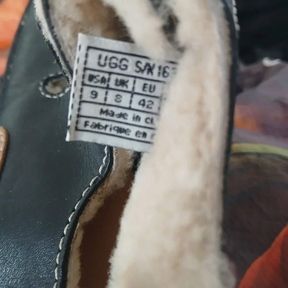 UGG Tan and Black Footwear sheepskin lining